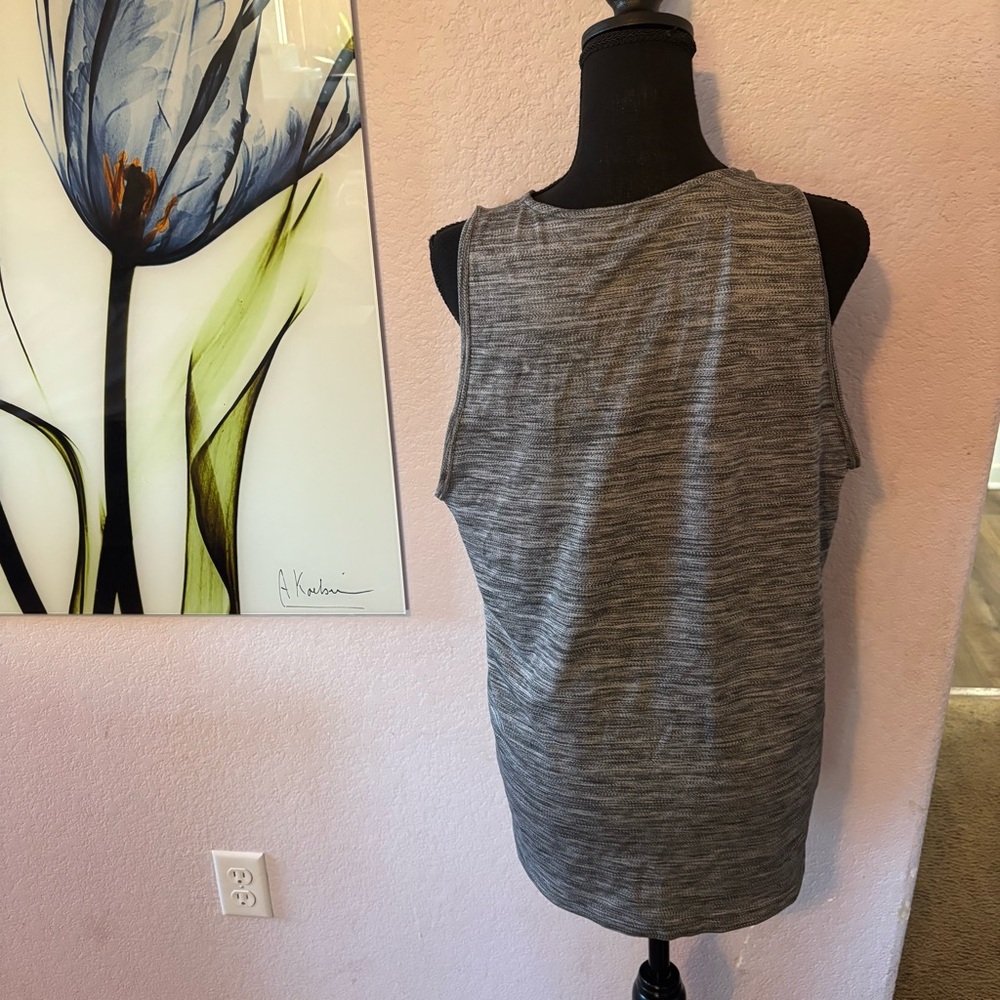 Adidas tank top shirt size medium - Picture 3 of 4